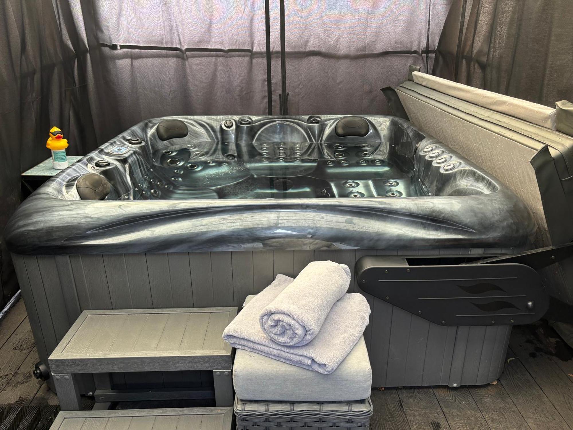 Apartament Secret Gem 1 Bed Garden Flat Private Luxury Hot Tub Bournemouth Zewnętrze zdjęcie